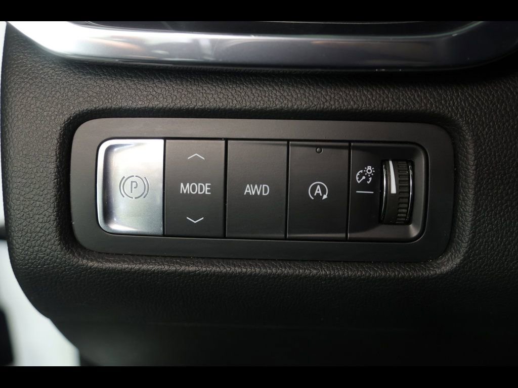 Used 2025 GMC Acadia Elevation image 14