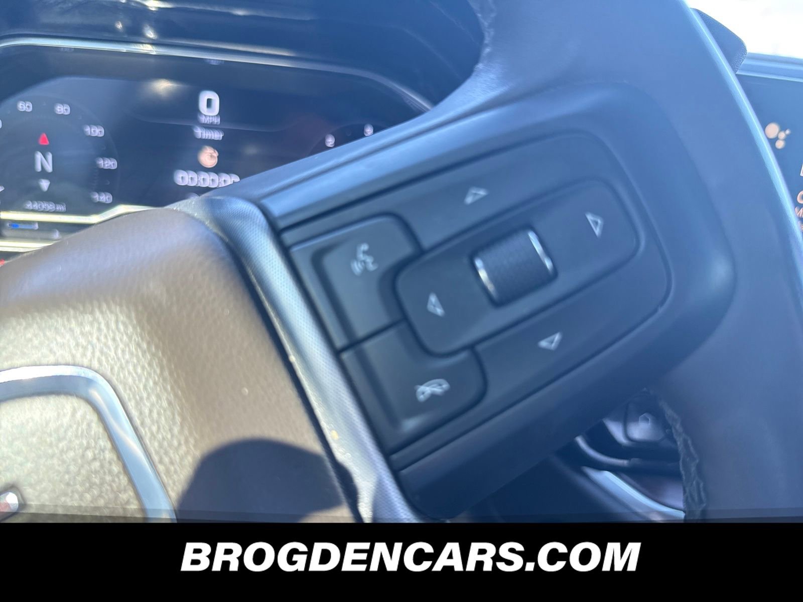 Used 2024 GMC Sierra 2500 SLT w/ SLT Premium Package image 5