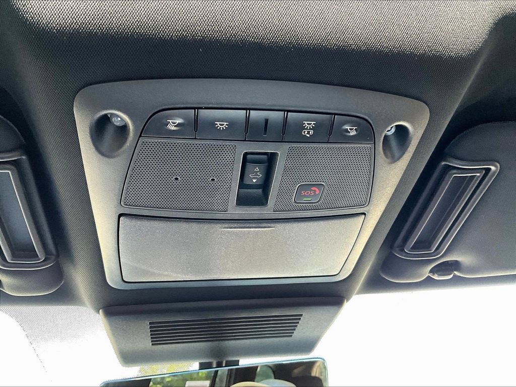 Used 2022 Nissan Armada Platinum w/ Captain's Chairs Package RWD image 17