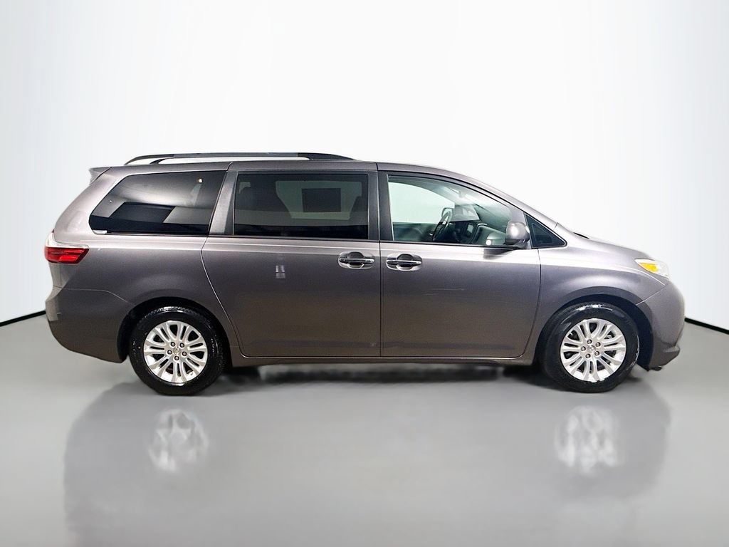 Used 2017 Toyota Sienna XLE w/ XLE Navigation Package FWD image 8