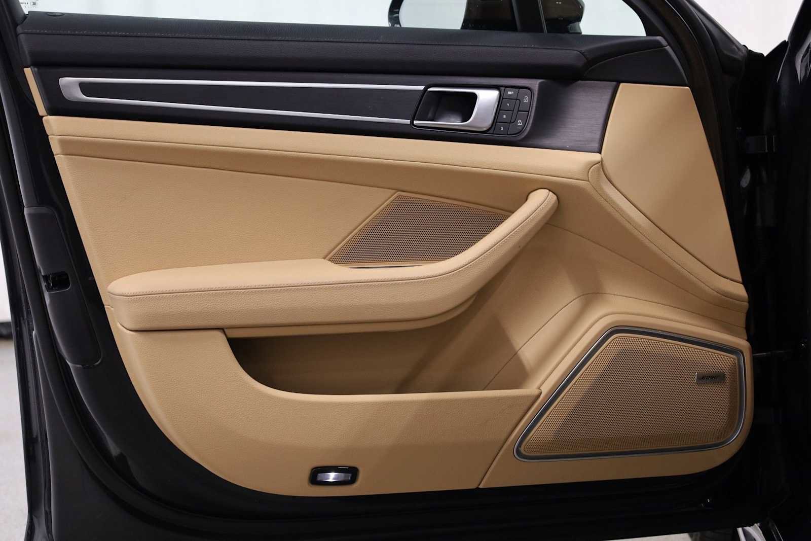 Certified 2023 Porsche Panamera 4 image 16