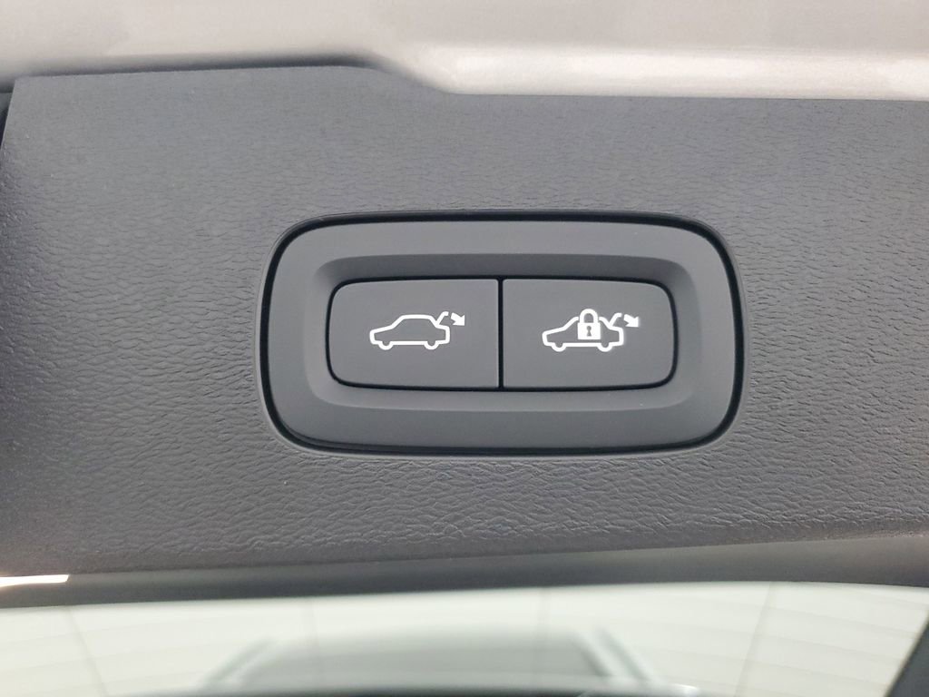 New 2025 Volvo V60 B5 Cross Country Ultra w/ Protection Package Premier image 11