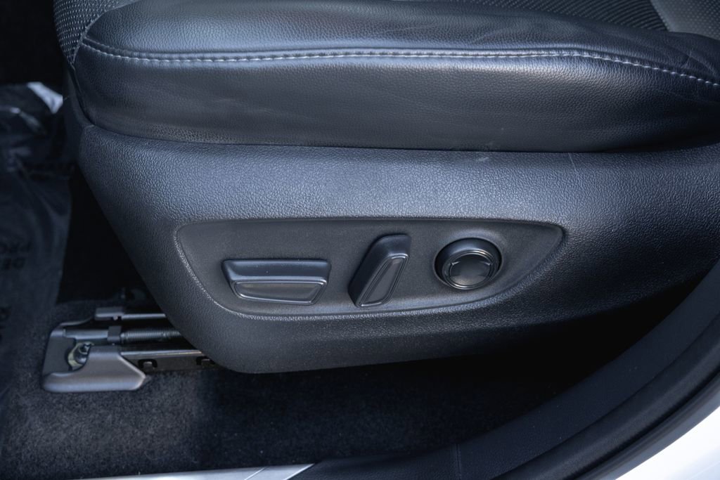 Used 2023 Toyota Highlander Platinum image 12