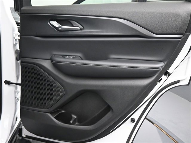 Used 2024 Jeep Grand Cherokee Laredo image 16