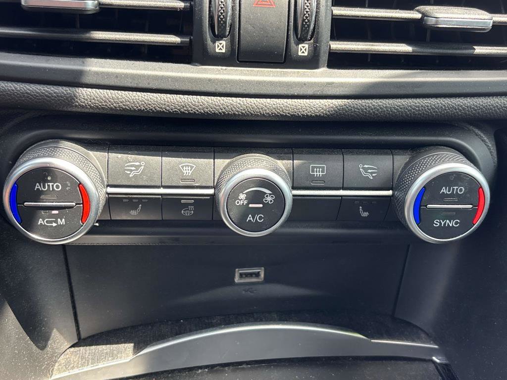 Used 2019 Alfa Romeo Giulia AWD image 18