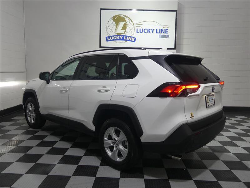 Used 2021 Toyota RAV4 LE image 11