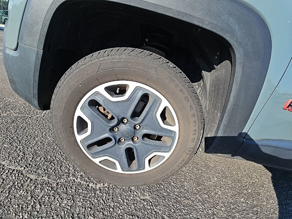 Used 2015 Jeep Renegade Trailhawk image 13