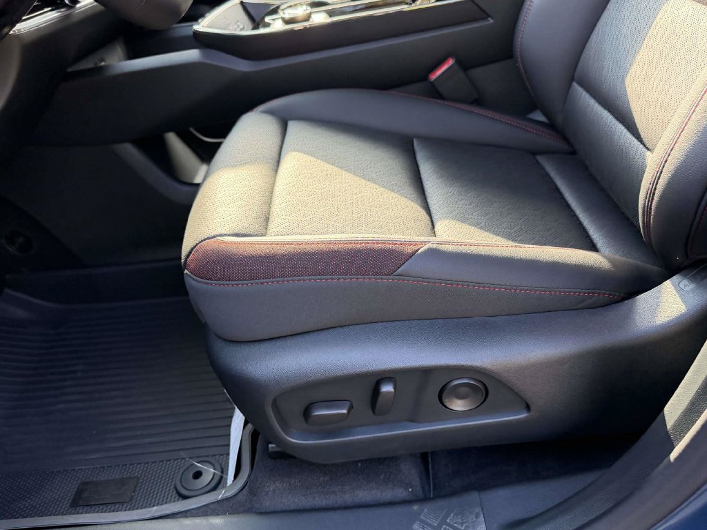 New 2027 Chevrolet Equinox RS w/ Safety and Technology Package FWD image 17