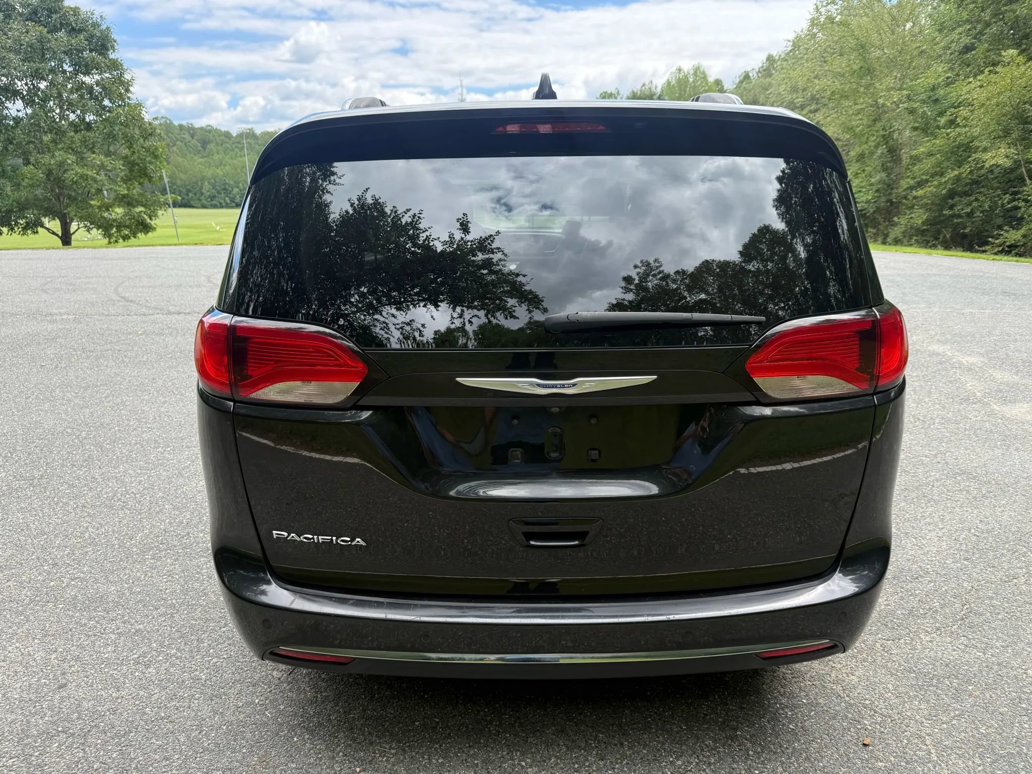 Used 2019 Chrysler Pacifica Touring-L FWD image 9