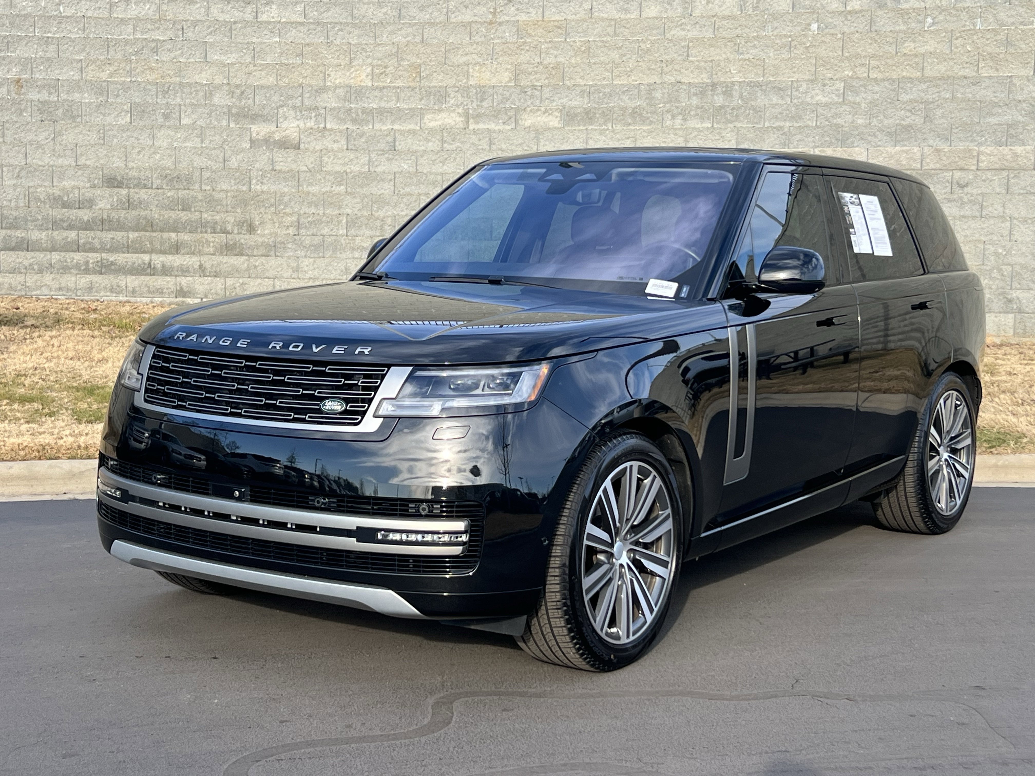 Certified 2023 Land Rover Range Rover SE image 1