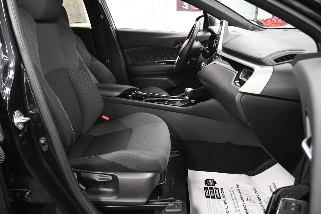 Used 2022 Toyota C-HR Nightshade image 25