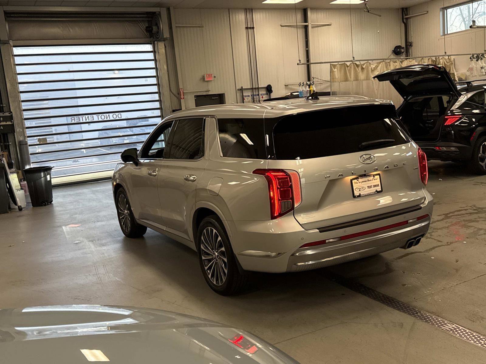 Used 2024 Hyundai Palisade Calligraphy image 7