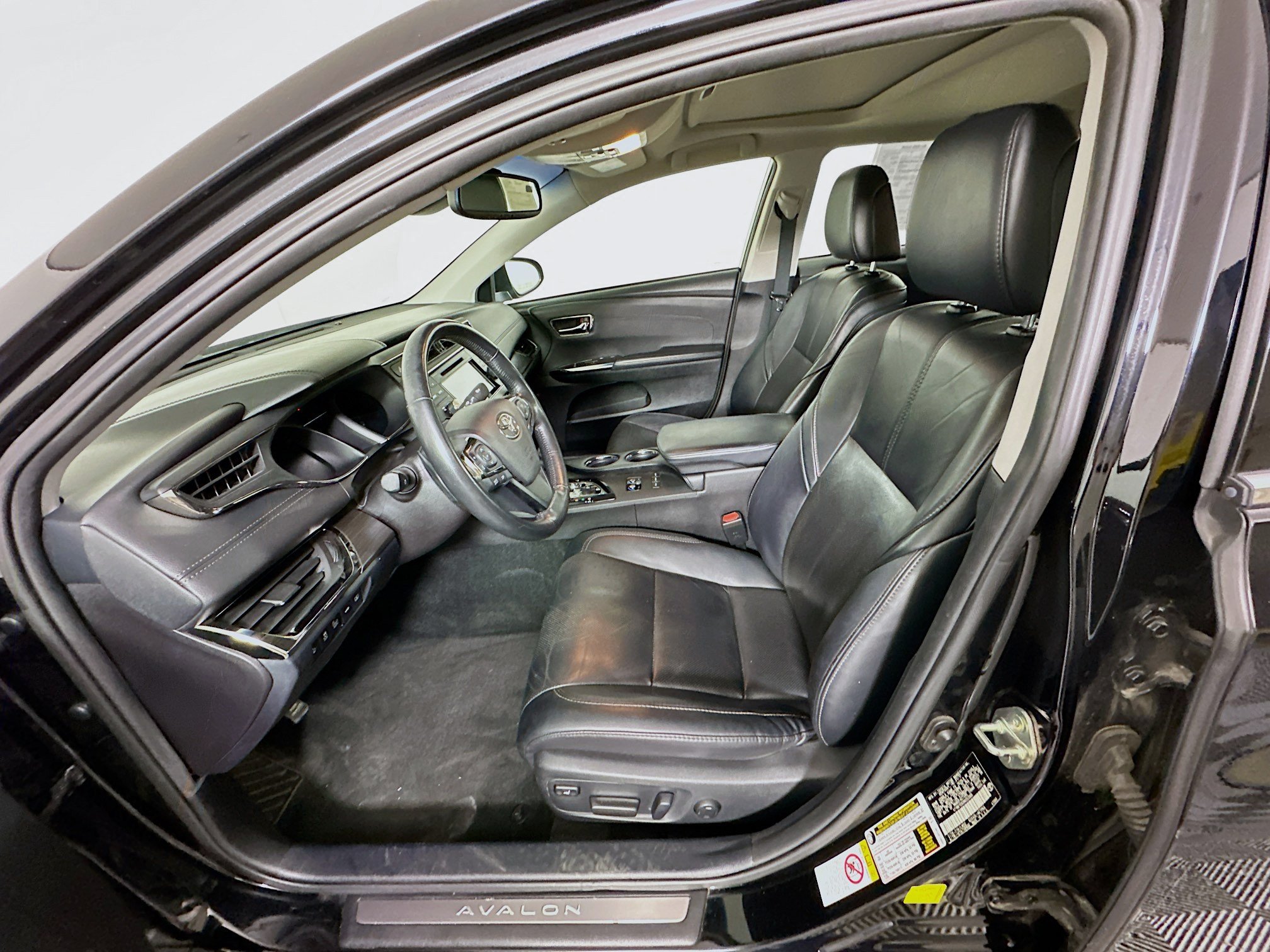 Used 2017 Toyota Avalon Limited w/ Carpet Mat Package FWD image 13
