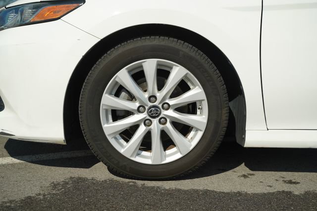 Used 2018 Toyota Camry LE image 10
