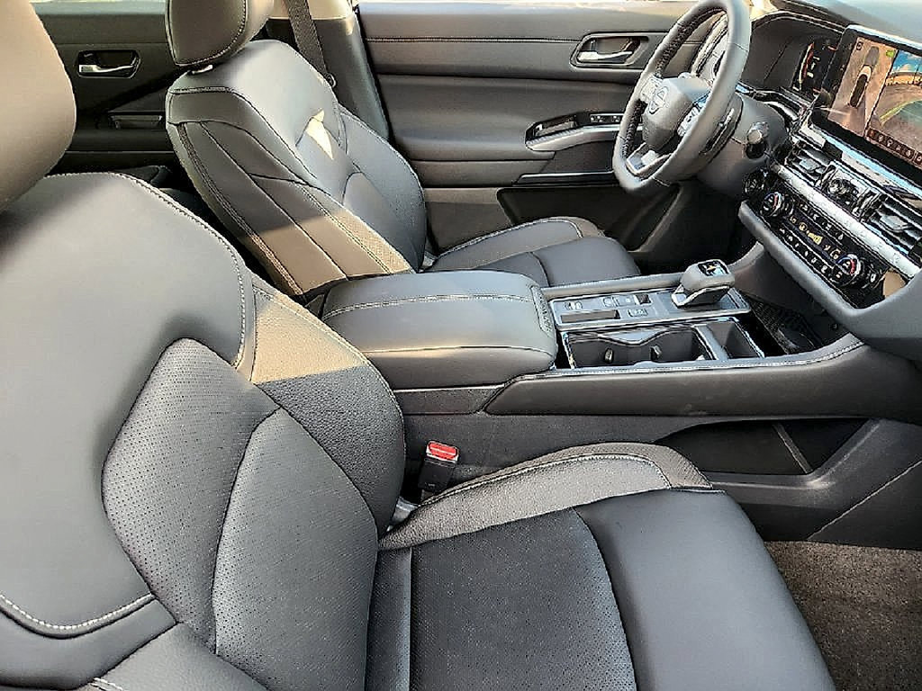 New 2026 Nissan Pathfinder SL FWD image 14