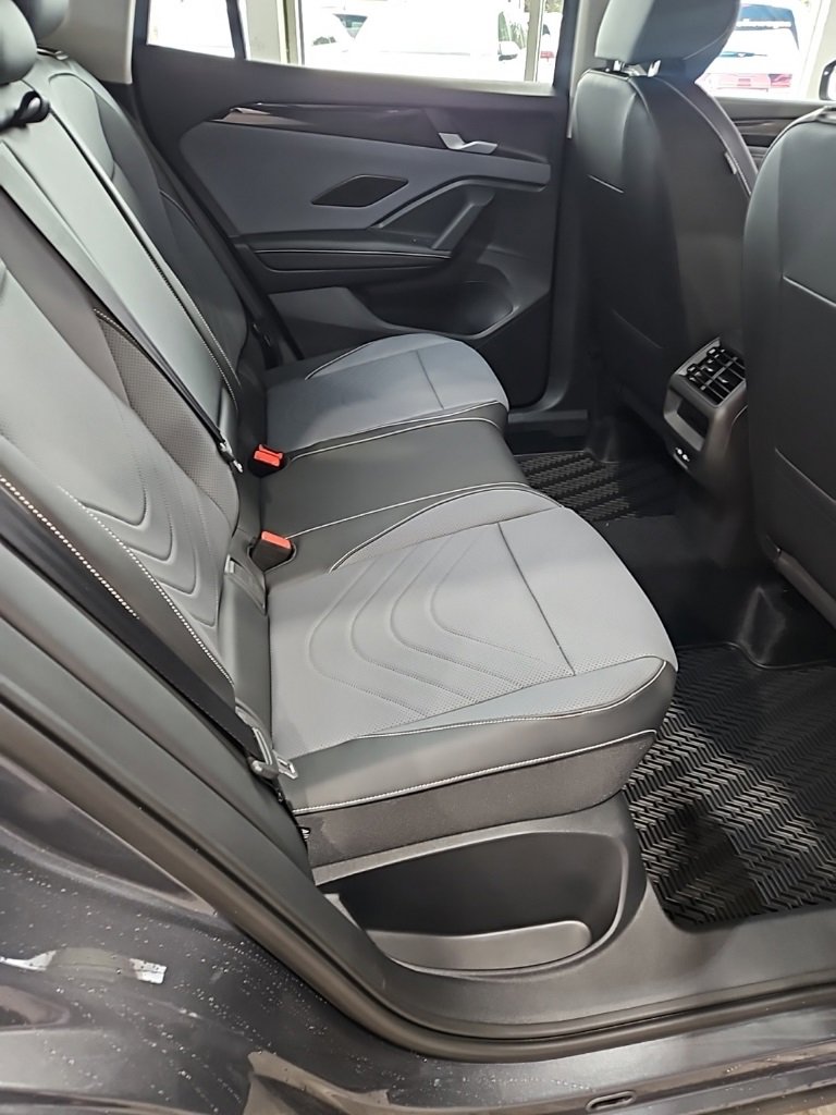 New 2026 Volkswagen Tiguan SE image 17