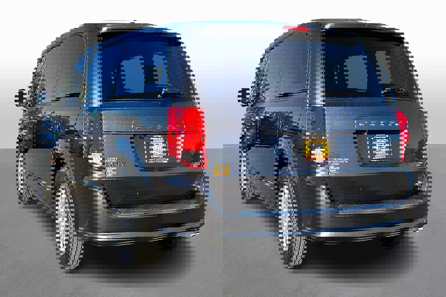 Used 2018 Dodge Grand Caravan SE w/ UConnect Hands-Free Group image 11