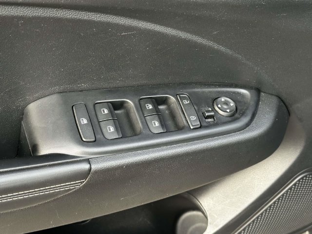 Used 2025 Hyundai Venue Limited FWD image 17