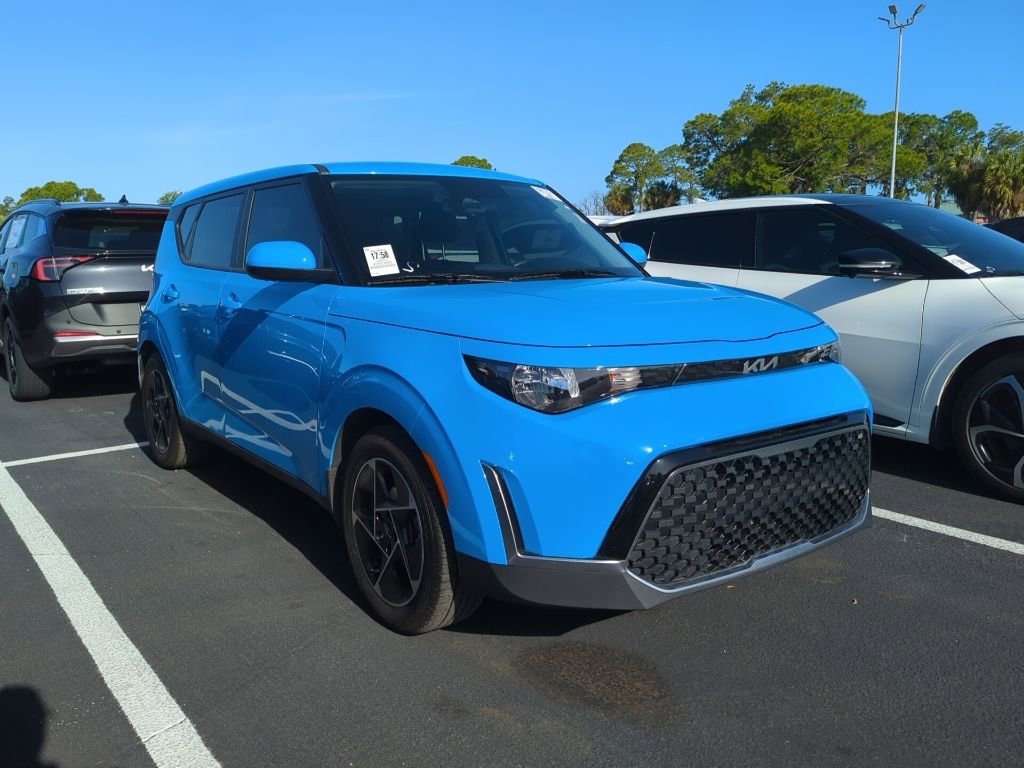 Certified 2025 Kia Soul EX image 2