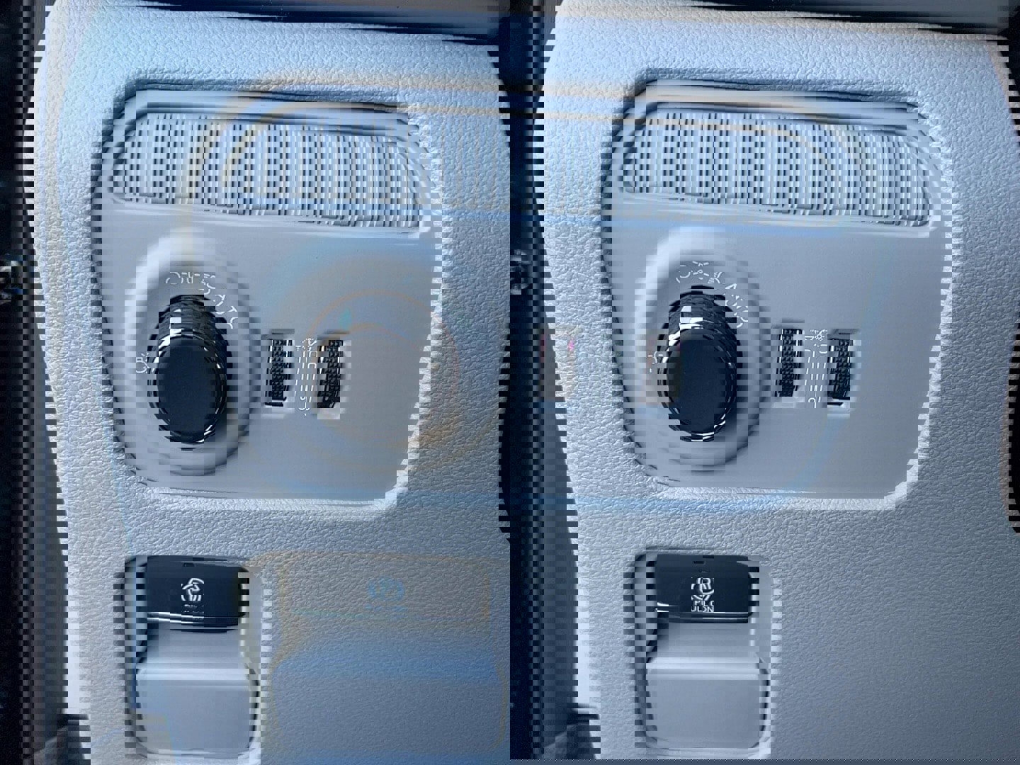 New 2026 Jeep Grand Wagoneer L 4X4 w/ HD Trailer Tow Package image 14