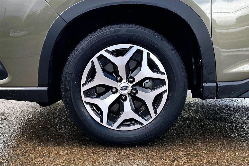 Used 2023 Subaru Forester Premium AWD/4WD image 12