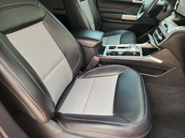 Certified 2022 Ford Explorer XLT w/ Equipment Group 202A RWD image 15