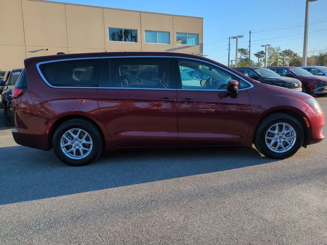 Used 2023 Chrysler Voyager LX image 4