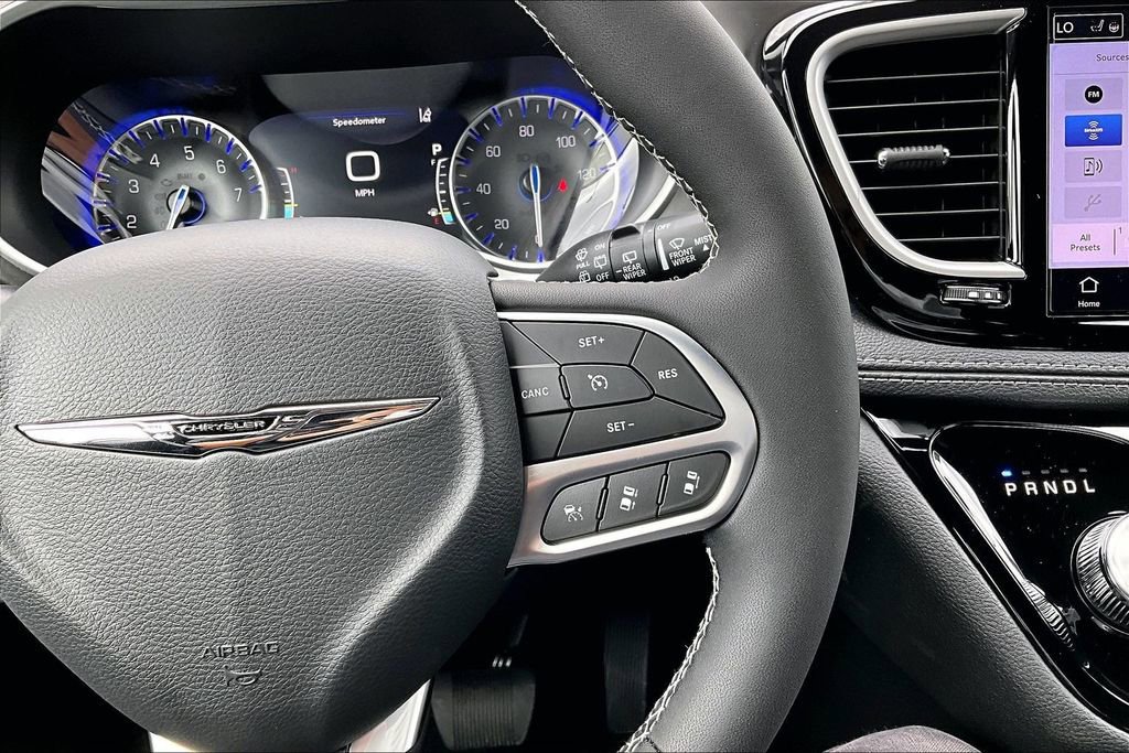New 2026 Chrysler Pacifica Select FWD image 7