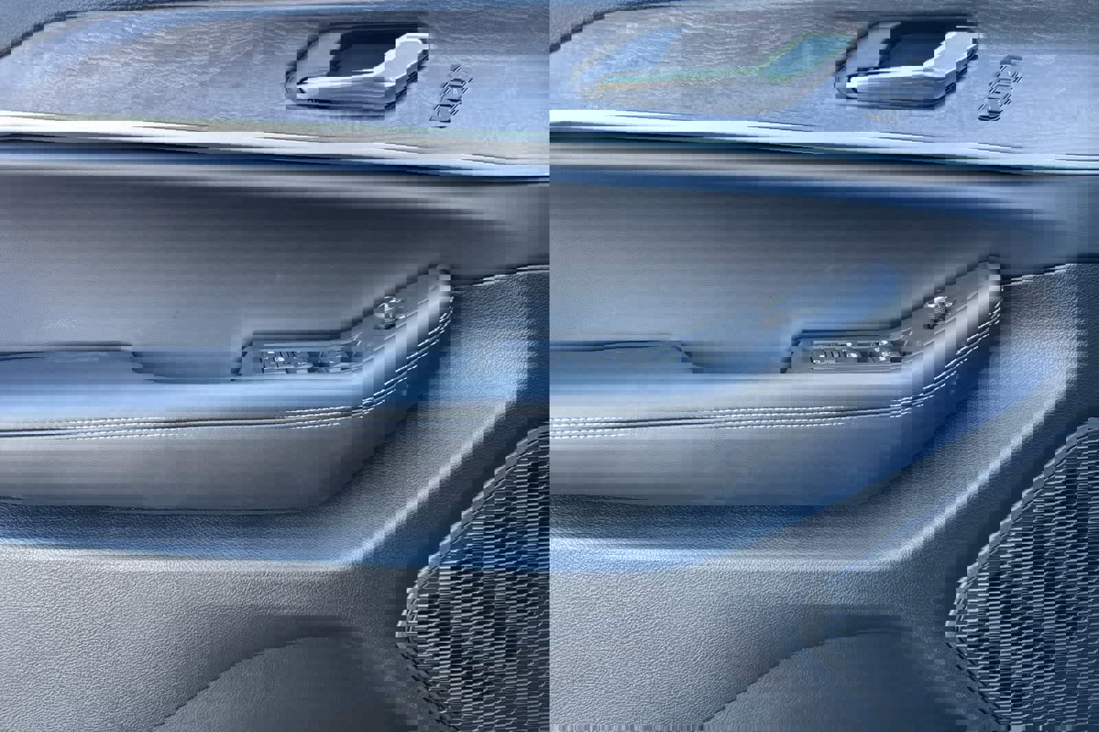 New 2025 Jeep Grand Cherokee Limited w/ Luxury Tech Group II image 12