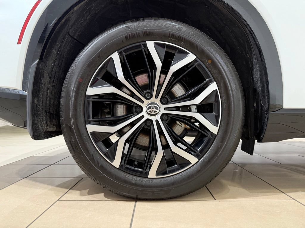 Certified 2026 Toyota Crown Signia AWD/4WD image 9