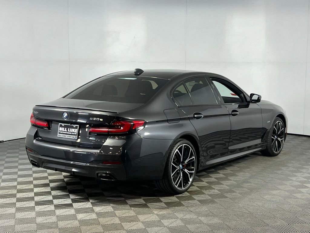 Used 2023 BMW 530e w/ M Sport Package image 5