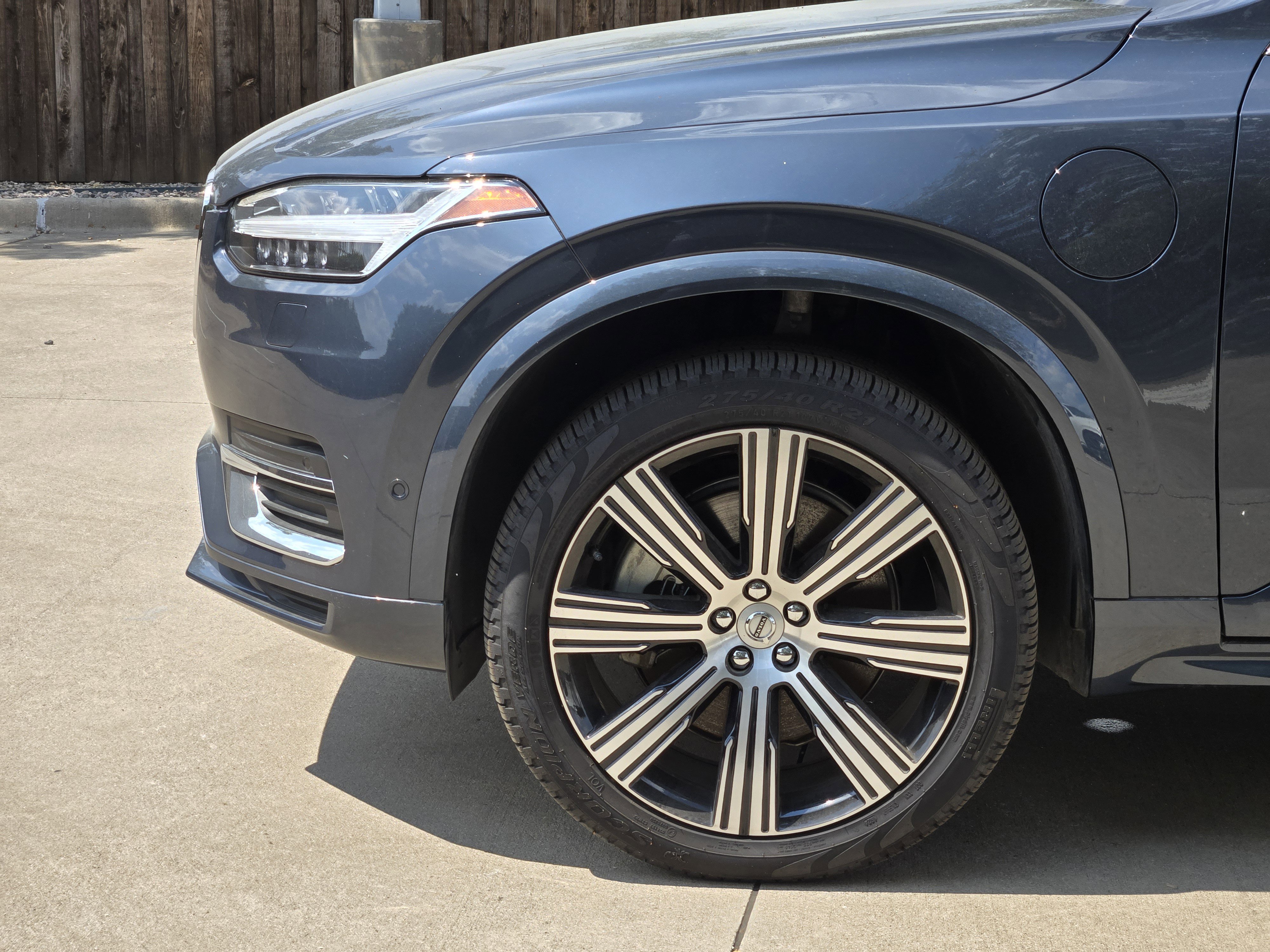 Certified 2025 Volvo XC90 T8 Plus w/ Protection Package Premier image 12