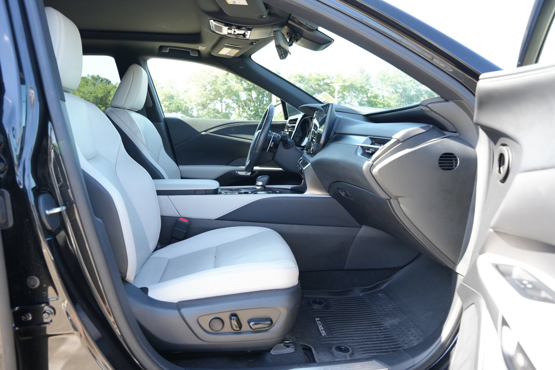 Used 2023 Lexus RX 350 Premium Plus w/ Cold Area Package FWD image 23