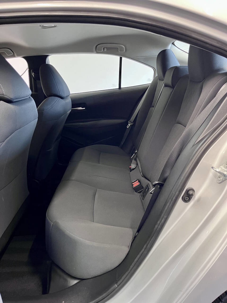 Used 2020 Toyota Corolla LE image 16