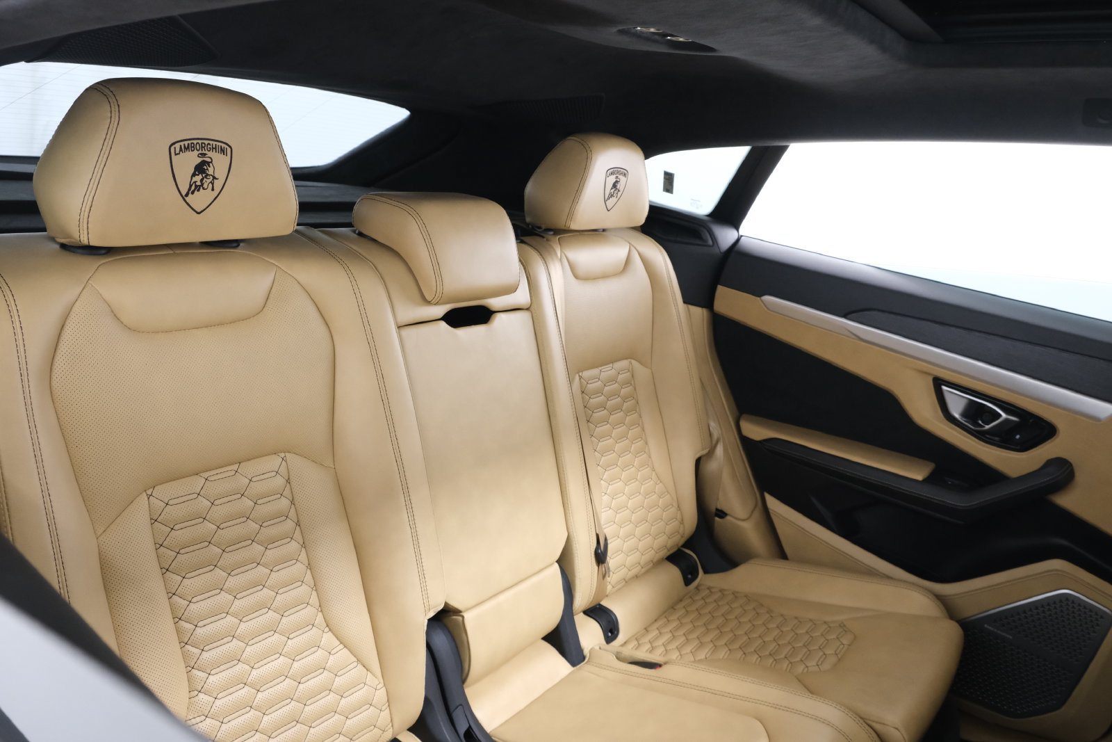 Used 2020 Lamborghini Urus AWD/4WD image 41