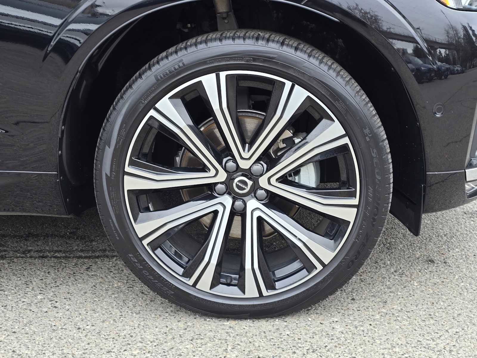 Certified 2023 Volvo XC60 B5 Ultimate w/ Climate Package image 10