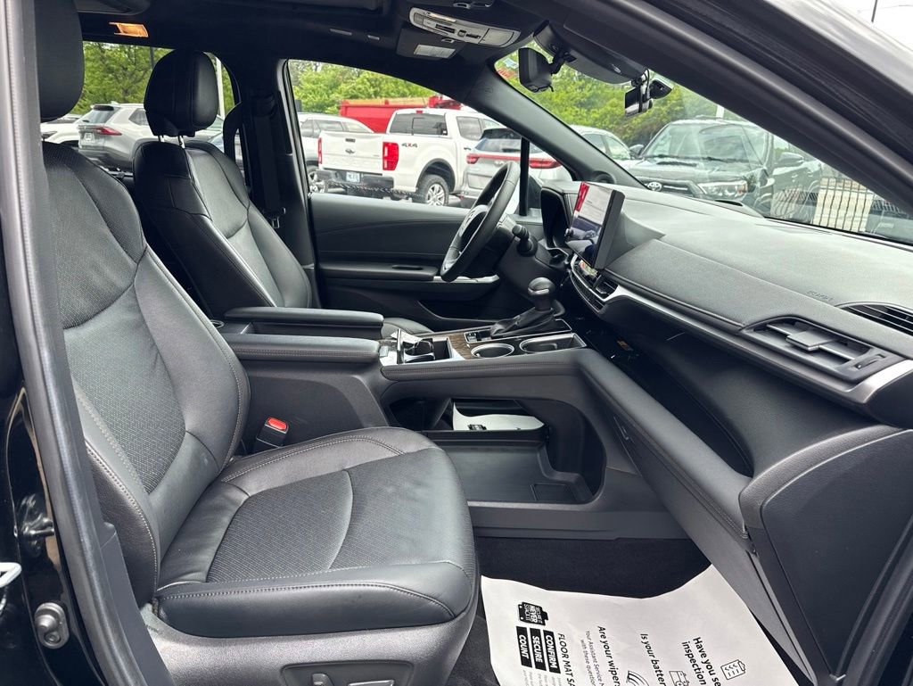Used 2025 Toyota Sienna Platinum AWD/4WD image 34