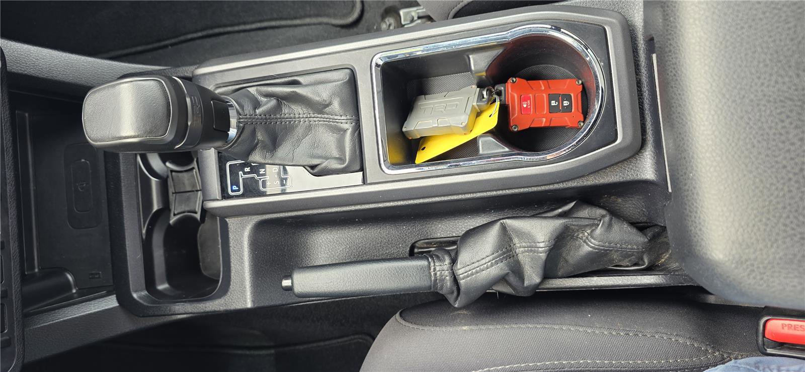 Used 2017 Toyota Tacoma TRD Off-Road w/ Premium & Technology Package image 17