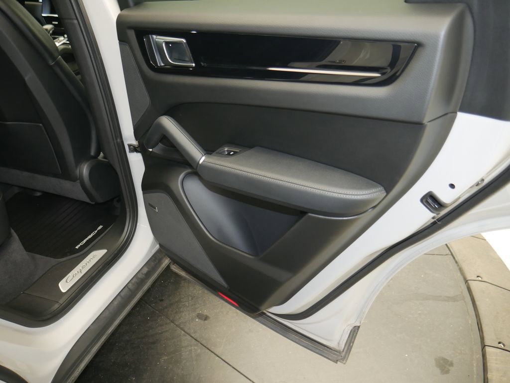 Certified 2023 Porsche Cayenne AWD/4WD image 26