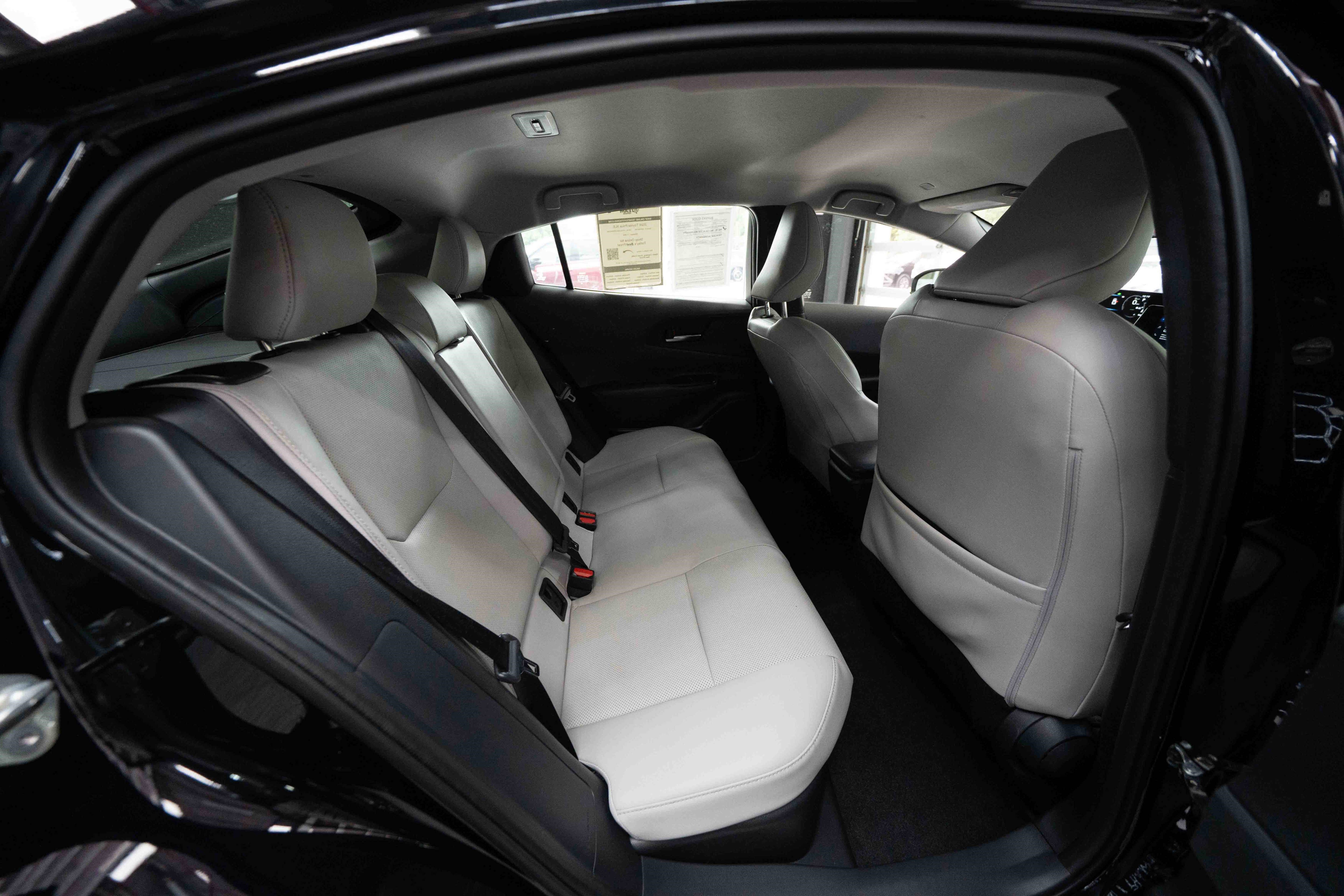 Used 2024 Toyota Prius XLE FWD image 24