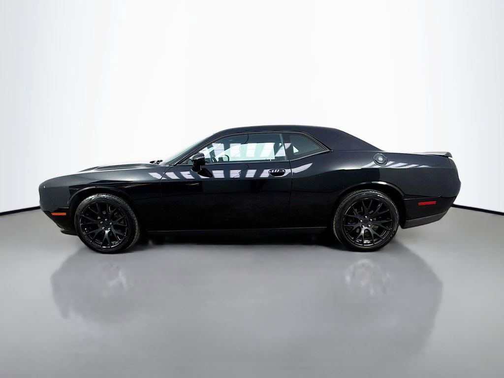 Used 2017 Dodge Challenger SXT RWD image 4