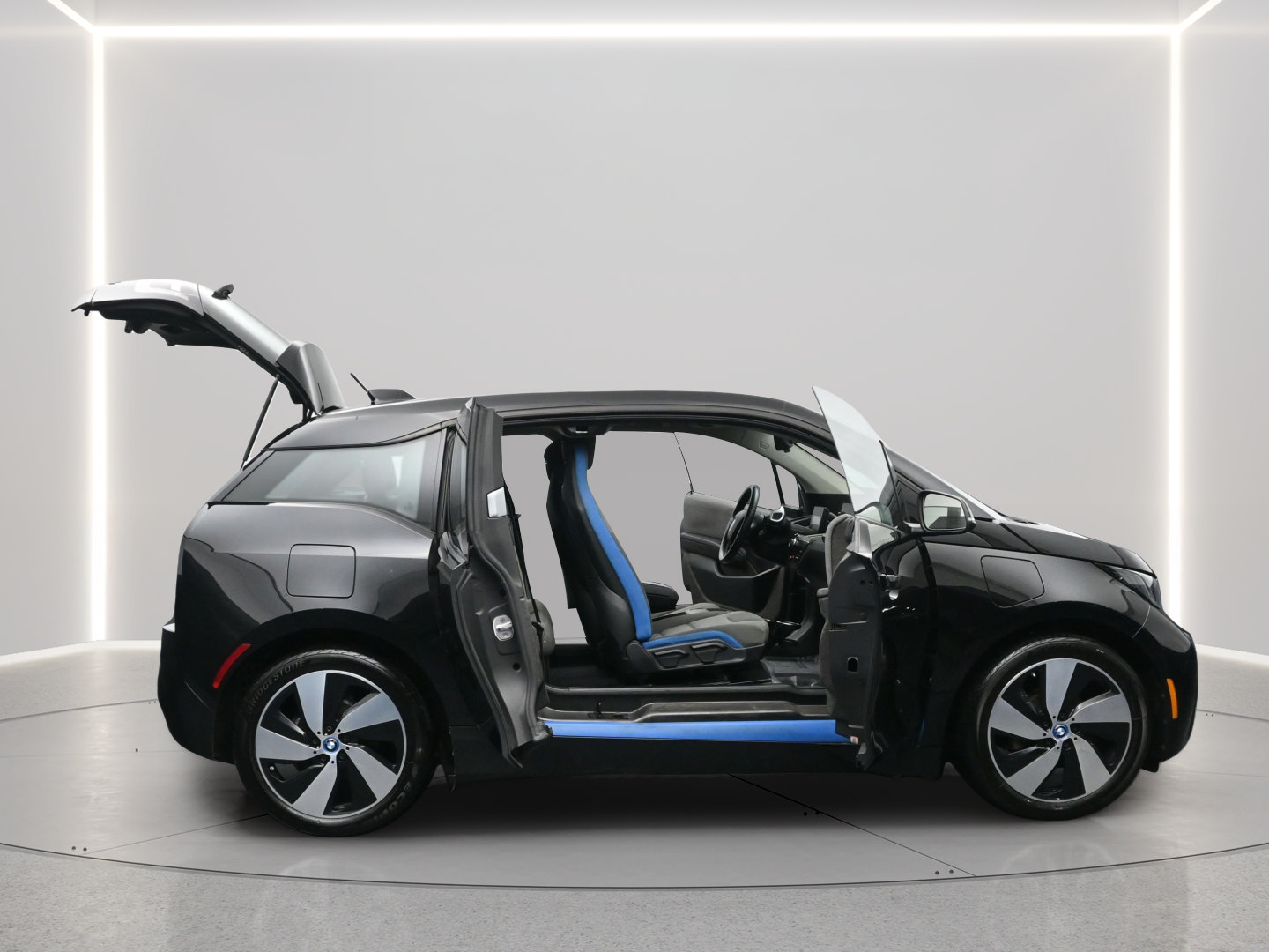 Used 2016 BMW i3 w/ Range Extender RWD image 16