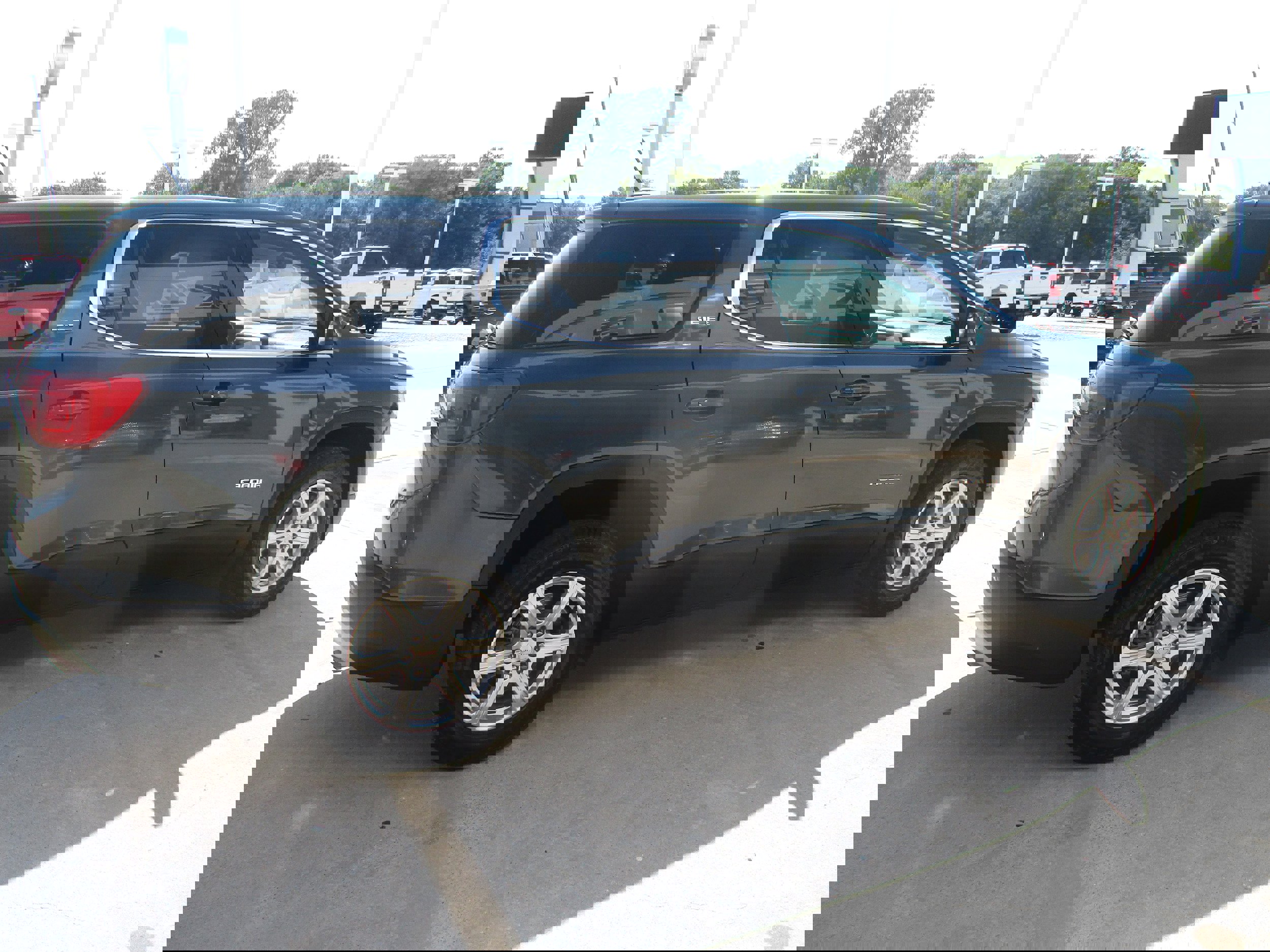 Used 2019 GMC Acadia SLE image 3