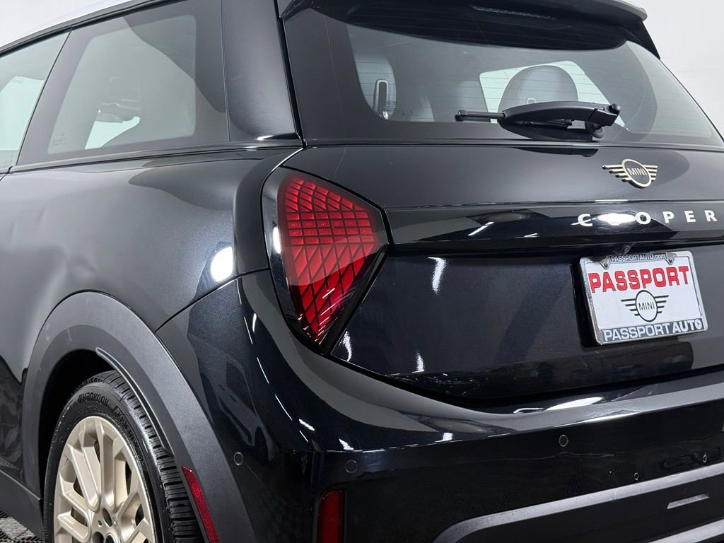 Certified 2025 MINI Cooper 2-Door Hardtop FWD image 8