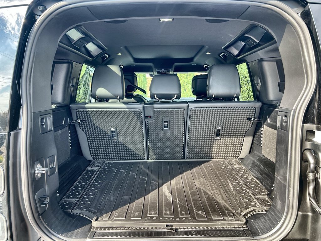 New 2026 Land Rover Defender 110 X-Dynamic SE AWD/4WD image 18