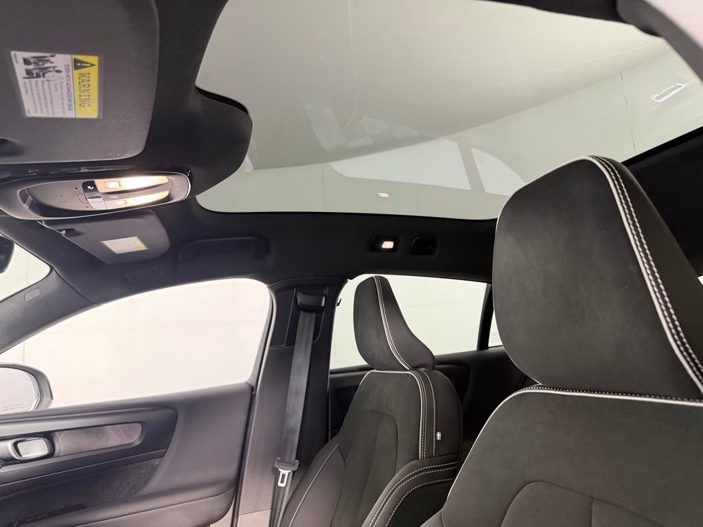 Used 2023 Volvo C40 P8 Recharge Ultimate w/ Protection Package Premier image 25