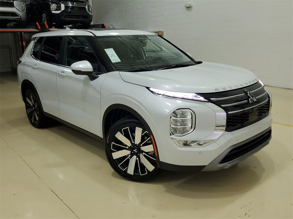 New 2025 Mitsubishi Outlander SE image 32