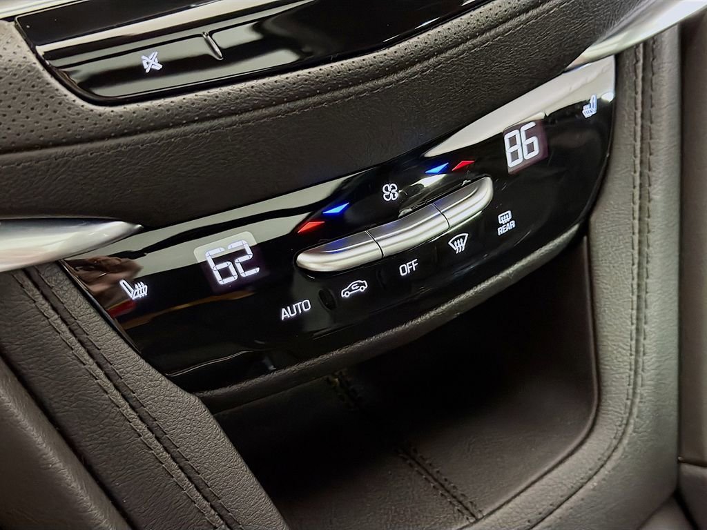 Certified 2024 Cadillac XT6 Luxury AWD/4WD image 17