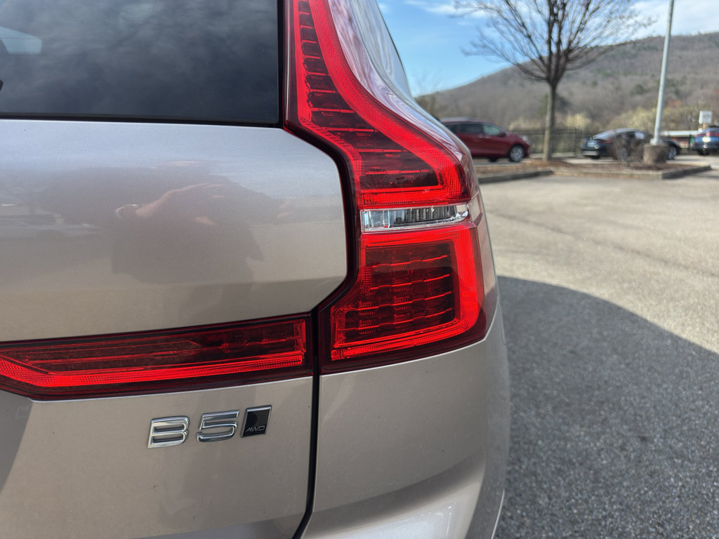 Certified 2025 Volvo XC60 B5 Plus image 6