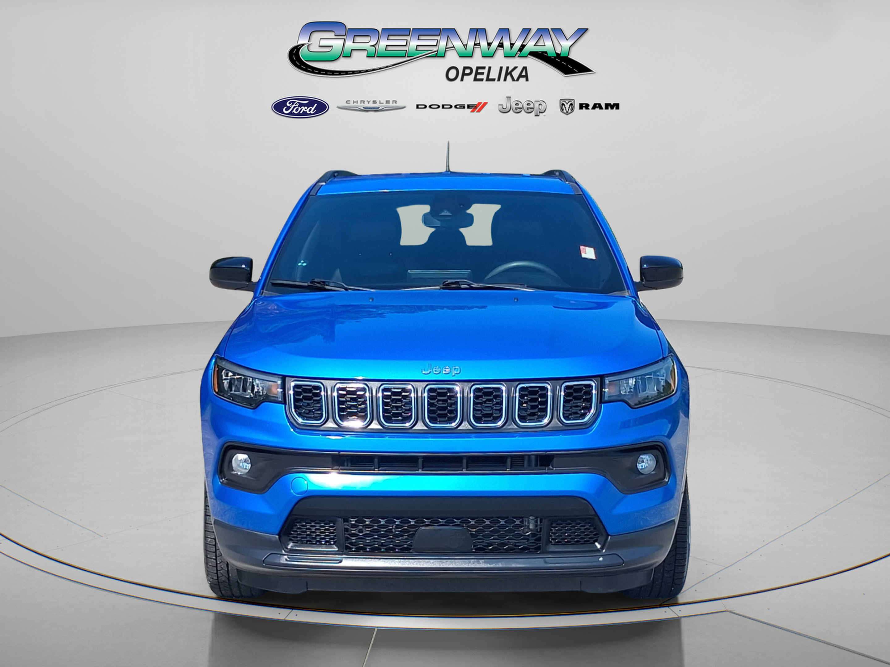 Used 2024 Jeep Compass Latitude AWD/4WD image 2